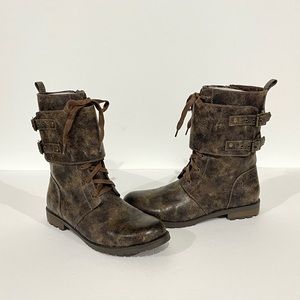 NWOB Brooke Short Lace Adjustable Brass Buckle Cuff Wrap Distressed Combat Boots